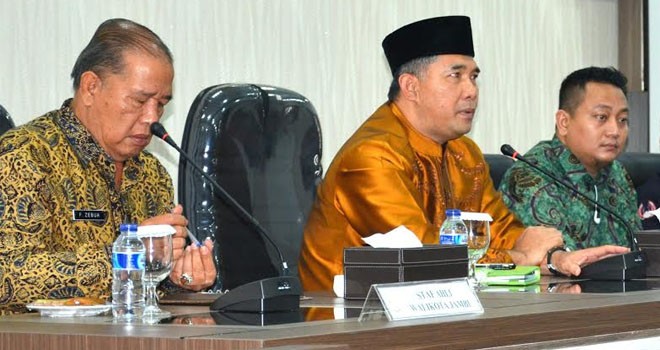 Wali Kota Jambi H. Syarif Fasha menggelar jumpa pers terkait adanya dugaan pungli penerimaan tenaga kontrak (honor) dilingkungan Pemerintah Kota Jambi. 