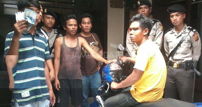 Pelaku pencurian kendaraan bermotor.