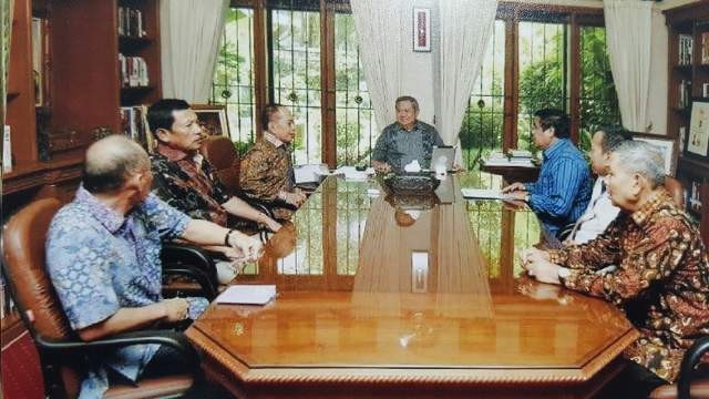 Suasana pertemuan HBA dan SBY di Cikeas