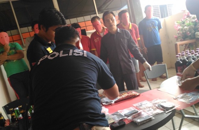 Barang bukti dan tersangka yang diamankan oleh aparat Polres Batanghari