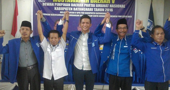 M Haviz (tengah)