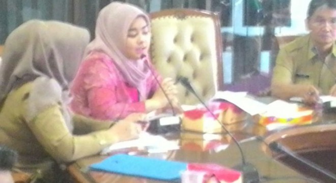 Ketua TP PKK Provinsi Jambi, Sherin Taria saat berbicara di Rakor soal gerhana matahari di Pemprov Jambi siang ini (7/3)