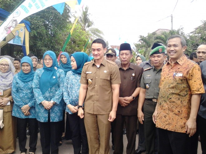 Gubernur Jambi Zumi Zola saat sampai di acara PIN Kota Jambi Selasa pagi (8/3)