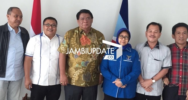 Burhanuddin Mahir bersama beberapa Ketua DPC saat menemui Bendahara DPP Demokrat beberapa waktu lalu