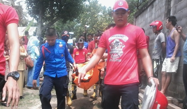 Evakuasi jenazah Asmawati