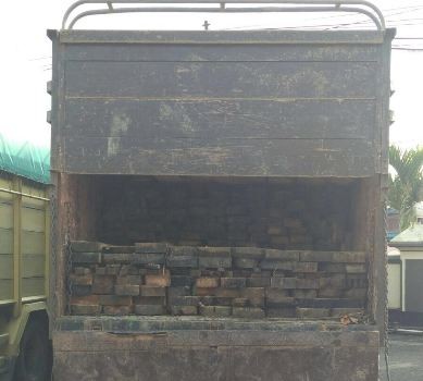 barang bukti kayu Meranti ilegal yang diamankan di Mapolres Kerinci.