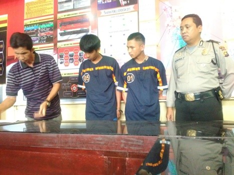 Dua tersangka Curanmor yang diamankan anggota Polsek Jambi Selatan.
