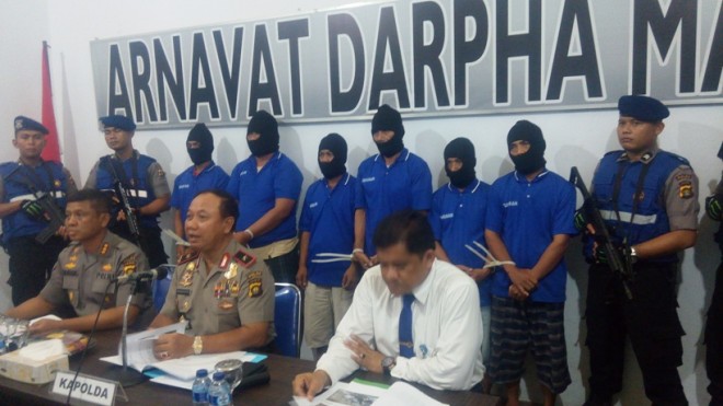 Kapolda Jambi Brigjend Pol Musyafak memberi keterangan pers terkait penangkapan  kawanan bajak laut oleh aparat Polair Polda Jambi