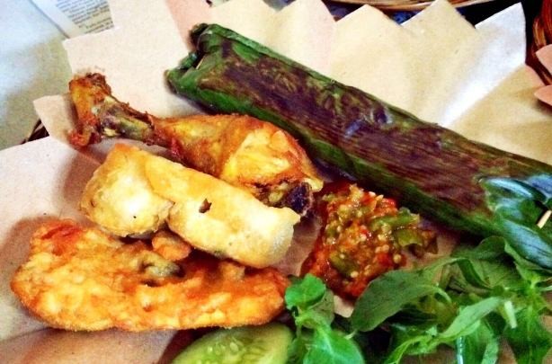 Nasi Bakar di Burn Rice dengan menu ayam