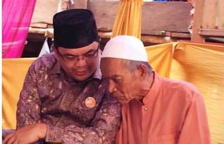 IW terlihat akrab dengan masyarakat Muaro Jambi
