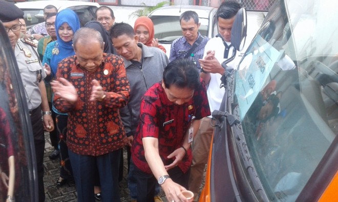 Pelepasan naskah soal UN oleh Sekda Provinsi Jambi Ridham Priskab di dampingi Kadis Pendidikan Provinsi Jambi Rahmad Derita