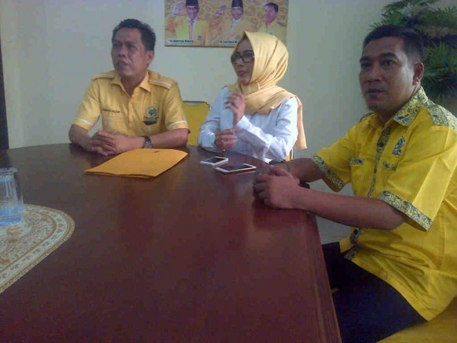 Eka Marlina saat mendaftar di penjaringan Cabup Golkar Tebo