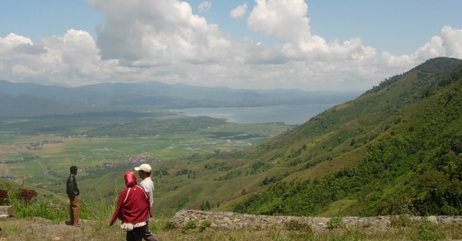 Panorama Danau Kerinci terlihat dari atas Bukit Kayangan