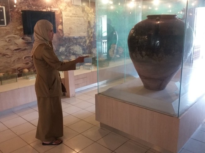 Salah satu keramik koleksi Museum Siginjai  Jambi