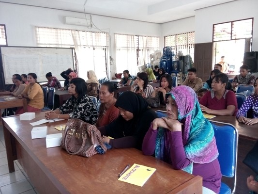 Eks PSK Payo Sugadung dan Langit Biru saat menghadiri pembukaan pelatihan memasak.
