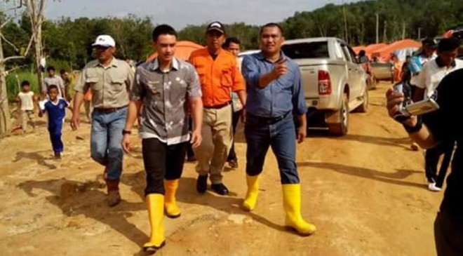 Gubernur Jambi Zumi Zola saat meninjau korban banjir bandang di Bungo beberapa waktu lalu