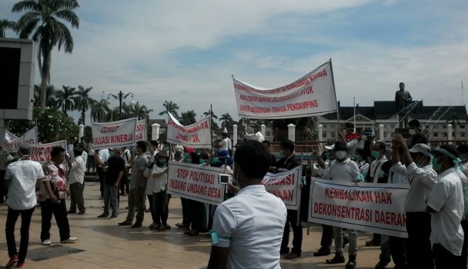 Aksi Demo  Barisan Nasional Pendamping Desa Provinsi Jambi Senin (11/4)