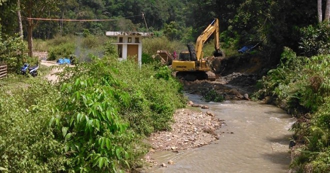 Aktivitas PETI yang terlihat mulai merambah ke areal wisara Air Terjun Perentak