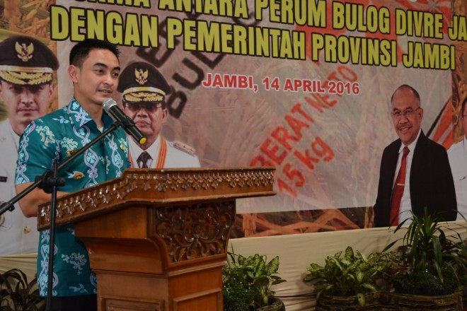 Gubernur Jambi Zumi Zola Zulkifli