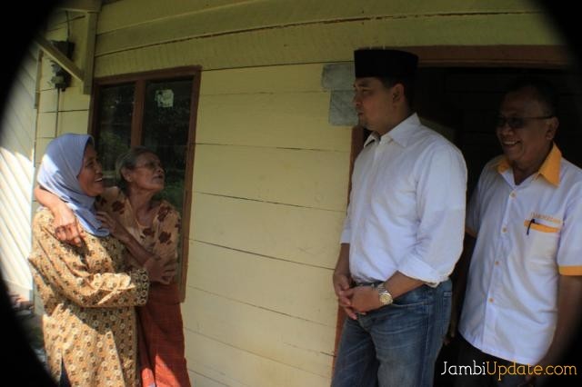 Fasha saat blusukan ke tengah masyarakat