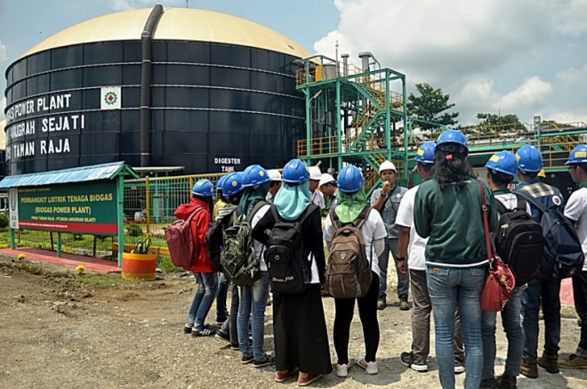 Asian Agri mengajak para mahasiswa untuk melihat langsung praktek-praktek industri ramah lingkungan yang dilakukan Asian Agri.