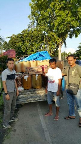 Pelaku dan BBM ilegal yang diamankan di Mapolres Tebo.