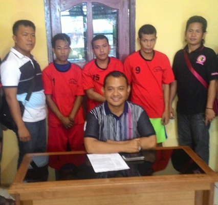 Kasatreskrim dan anggota beserta DPO (tahanan sebelah kiri) dan dua rekannya yang telah ditangkap terlebih dahulu.