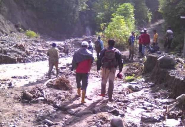Pencurian korban hanyut di Sungai Tuak. (F/DIPAR/JU)