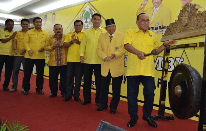 SY Fasha (tiga dari kanan) saat pembukaan Musda DPD I Golkar Provinsi Jambi beberapa waktu lalu