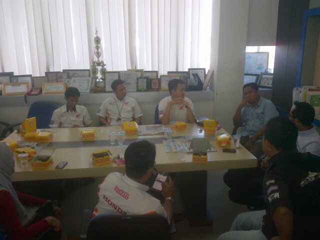 Suasana pertemuan PT AHM dengan pimpinan Jambi Ekspres