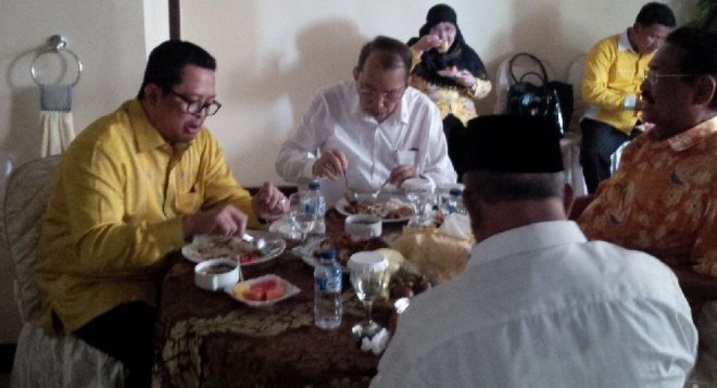 Mahyudin bersama Zoerman Manap saat berkunjung ke Jambi Jumat (6/5).