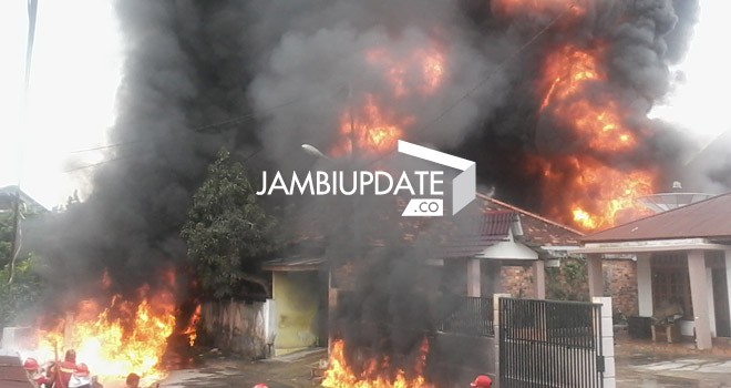 Empat rumah terbakar di Jalan Pattimura Minggu (8/5)