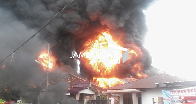 Kebakaran di Jalan Pattimura siang ini (8/5)