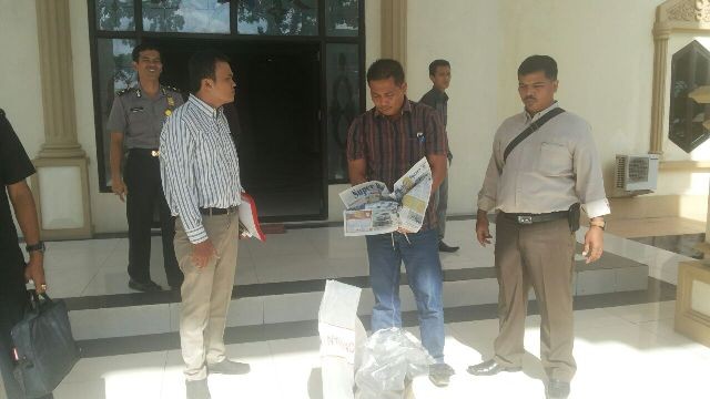 Tersangka DS Pulungan saat dilimpahkan.