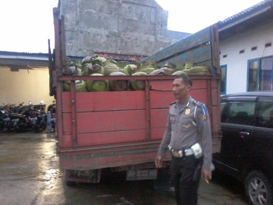 Mobil pengangkut gas elpiji yang diamankan petugas. 