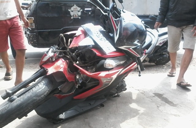 Sepeda motor yang mengalami tabrakan di Pattimura siang ini (19/5)