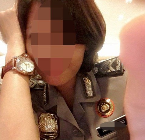 Brigadir IN, si Polwan cantik, ditangkap petugas BNNP Sumut. Foto: Sumut Pos