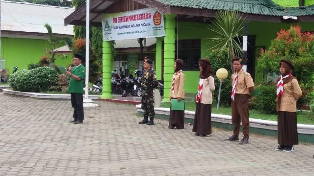 Ketua PC GP Ansor Batang Hari,A. Kadir memimpin apel Kesetiaan Pancasila dan NKRI di Muara Bulian Rabu (1/6)