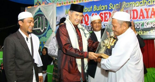 Wali Kota H. Syarif Fasha saat menutup secara resmi Musabaqah Tilawatil Quran (MTQ) dan Festival Seni Budaya yang diselenggarakan oleh warga Kelurahan Tanjung Johor Kecamatan Pelayangan, Rabu (1/6).