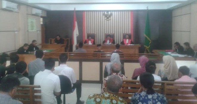 Persidangan Tiga orang terdakwa kasus gratifikasi dana saving PT Asiatic Persada dan SAD di Pengadilan Tipikor Jambi, Rabu (15/6).