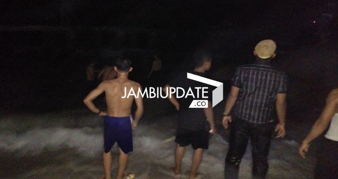 Suasana paska ambrukya dermaga Pulau Berhala, semalam (7/7)