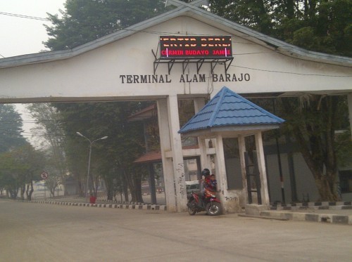 Gerbang masuk Terminal Alam Barajo, Kota Jambi.