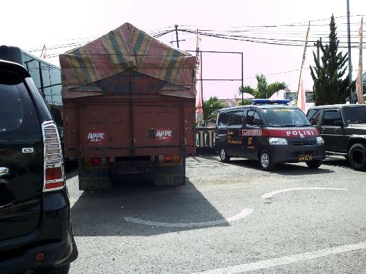 Mobil truk yang diamankan polisi.