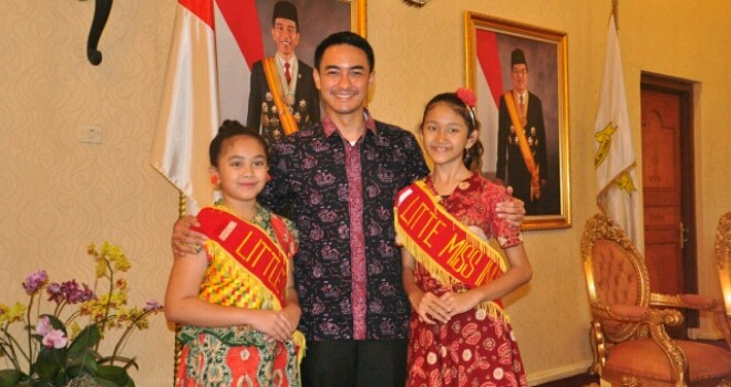 Guberur Jambi Zumi Zola bersama Anggun Sartika Erinza dan Ratu Nilam Cahaya Pohan.