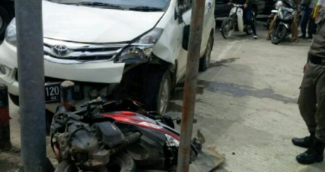 Kecelakaan lalu lintas di daerah simpang karya siang ini (19/7).