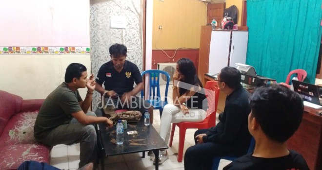 Mucikari TL (16), yang berhasil diamankan oleh anggota Satreskrim, Senin (18/7).