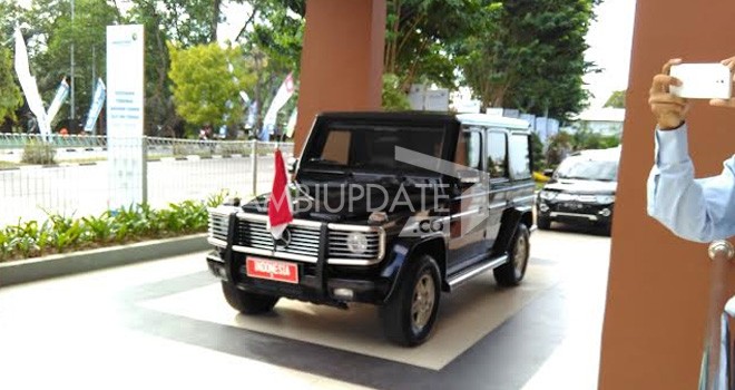 Mobil dinas yang digunakan Presiden Jokowi saat parkir di bandara Jambi Kamis (21/7)