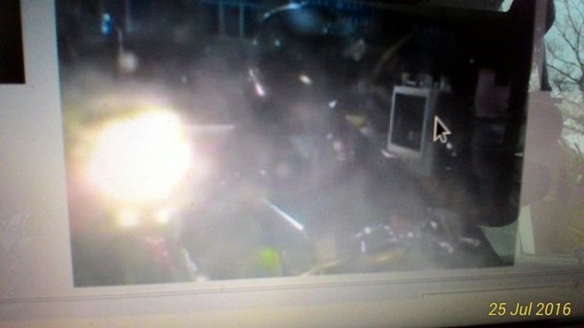 Pelaku yang sempat terekam kamera pengamanan pintu keluar parkir RSUD Raden Mattaher Jambi.