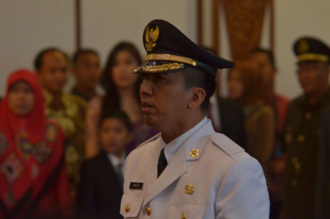 Pj Bupati Sarolangun, Arief Munandar, saat acara pelantikan di rumah dinas Gubernur Jambi, Minggu (31/7).