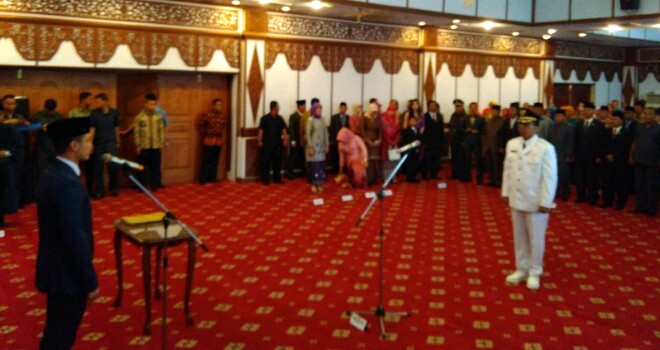 Pelantikan Penjabat (Pj) Bupati Sarolangun Arief Munandar oleh Gubernur Jambi Zumi Zola.